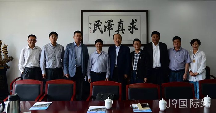 J9国际站▴董事长颜丨贻意（左四）考察中国▴海洋大学